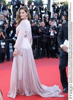 Izabel Goulart arrives on the red carpet before the screening of the film Julieta at the 69th annual Cannes International Film Festival in Cannes, France on May 17, 2016.  CAN20160517830 DAVIDxSILPA