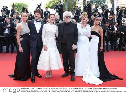 (From L to R) Michelle Jenner, Daniel Grao, Adriana Ugarte, Pedro Almodova and Emma Suarez arrive on the red carpet before the screening of the film Julieta at the 69th annual Cannes International Film Festival in Cannes, France on May 17, 2016.  CAN20160517855 DAVIDxSILPA