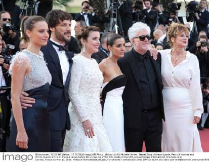 (From L to R) Michelle Jenner, Daniel Grao, Adriana Ugarte, Pedro Almodova and Emma Suarez arrive on the red carpet before the screening of the film Julieta at the 69th annual Cannes International Film Festival in Cannes, France on May 17, 2016.  CAN20160517853 DAVIDxSILPA