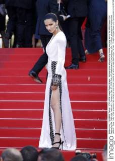 Adriana Lima attending the Julieta premiere during the 69th Cannes Film Festival at the Palais des Festivals in Cannes on May 17, 2016 Foto:xD.xBedrosianx xFuturexImage