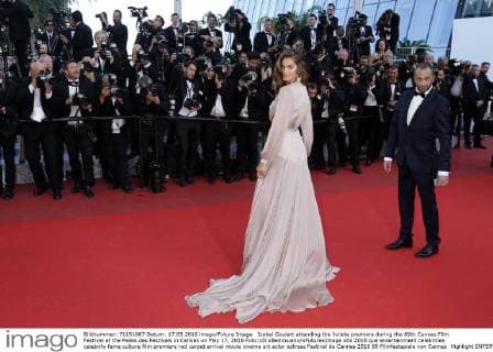 Izabel Goulart attending the Julieta premiere during the 69th Cannes Film Festival at the Palais des Festivals in Cannes on May 17, 2016 Foto:xD.xBedrosianx xFuturexImage