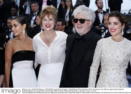 Inma Cuesta, Emma Suarez, Pedro Almodovar and Adriana Ugarte attending the Julieta premiere during the 69th Cannes Film Festival at the Palais des Festivals in Cannes on May 17, 2016 Foto:xD.xBedrosianx xFuturexImage