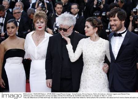 Inma Cuesta, Emma Suarez, Pedro Almodovar, Adriana Ugarte and Daniel Grao attending the Julieta premiere during the 69th Cannes Film Festival at the Palais des Festivals in Cannes on May 17, 2016 Foto:xD.xBedrosianx xFuturexImage