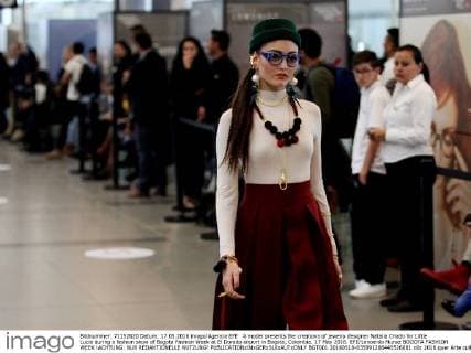 A model presents the creations of jewelry designer Natalia Criado for Little Lucia during a fashion show of Bogota Fashion Week at El Dorado airport in Bogota, Colombia, 17 May 2016. EFE Lenoardo Munoz BOGOTA FASHION WEEK !ACHTUNG: NUR REDAKTIONELLE NUTZUNG!  BGT001 20160518-635991286445526081
