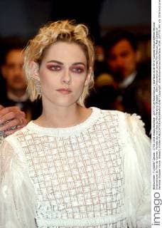 207770 De Rosa-Garcia Starface 2016-05-17 Cannes France 69ème Festival International du Film de Cannes. Montée des marches du film Personal Shopper . 69th International cannes Film festival. Red Carpet of Personal Shopper movie. Stewart, Kristen  Copyright: xDexRosa-Garciax xStarfacex STAR_207770_041