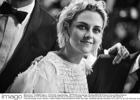 207770 De Rosa-Garcia Starface 2016-05-17 Cannes France 69ème Festival International du Film de Cannes. Montée des marches du film Personal Shopper . 69th International cannes Film festival. Red Carpet of Personal Shopper movie. Stewart, Kristen  Copyright: xDexRosa-Garciax xStarfacex STAR_207770_114