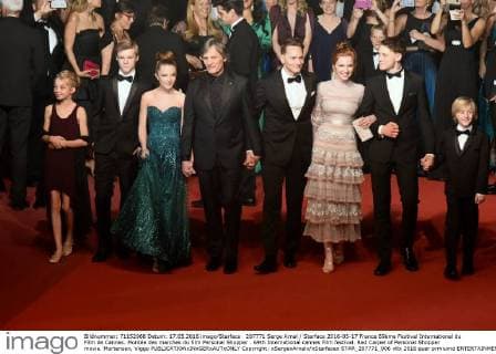 207771 Serge Arnal Starface 2016-05-17 France 69ème Festival International du Film de Cannes. Montée des marches du film Personal Shopper . 69th International cannes Film festival. Red Carpet of Personal Shopper movie. Mortensen, Viggo  Copyright: xSergexArnalx xStarfacex STAR_207771_006