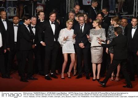 207771 Serge Arnal Starface 2016-05-17 France 69ème Festival International du Film de Cannes. Montée des marches du film Personal Shopper . 69th International cannes Film festival. Red Carpet of Personal Shopper movie. Assayas, Olivier; Stewart, Kristen; Eidinger, Lars; Bouaziz, Sigrid; Von Waldstatten, Nora  Copyright: xSergexArnalx xStarfacex STAR_207771_014