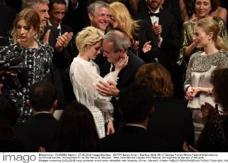 207774 Serge Arnal Starface 2016-05-17 Cannes France 69ème Festival International du Film de Cannes. Atmosphere fin de film Personal Shopper . 69th International Cannes Film Festival. Atmosphere at the end of Personal Shopper screening EXCLUSIVE nous contacter avant toute utilisation web Assayas, Olivier; Stewart, Kristen  Copyright: xSergexArnalx xStarfacex STAR_207774_026