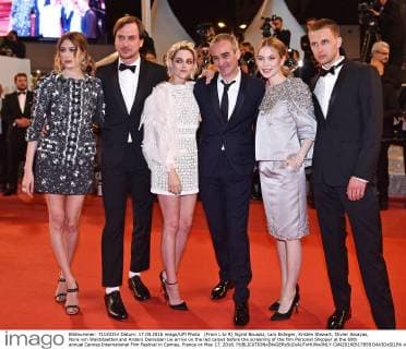 (From L to R) Sigrid Bouaziz, Lars Eidinger, Kristen Stewart, Olivier Assayas, Nora von Waldstaetten and Anders Danielsen Lie arrive on the red carpet before the screening of the film Personal Shopper at the 69th annual Cannes International Film Festival in Cannes, France on May 17, 2016.  CAN20160517859 DAVIDxSILPA