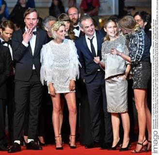 (From L to R) Lars Eidinger, Kristen Stewart, Olivier Assayas, Nora von Waldstaetten and Sigrid Bouaziz arrive on the red carpet before the screening of the film Personal Shopper at the 69th annual Cannes International Film Festival in Cannes, France on May 17, 2016.  CAN20160517861 DAVIDxSILPA