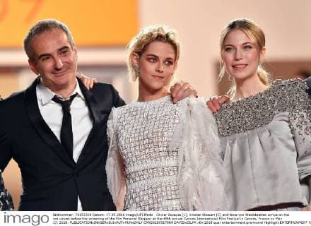 Olivier Assayas (L), Kristen Stewart (C) and Nora von Waldstaetten arrive on the red carpet before the screening of the film Personal Shopper at the 69th annual Cannes International Film Festival in Cannes, France on May 17, 2016.  CAN20160517864 DAVIDxSILPA