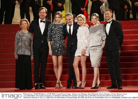 Guest, Lars Eidinger, Sigrid Bouaziz, Olivier Assayas, Kristen Stewart, Nora von Waldstätten and Anders Danielsen Lie attending the Personal Shopper premiere during the 69th Cannes Film Festival at the Palais des Festivals in Cannes on May 17, 2016 Foto:xD.xBedrosianx xFuturexImage