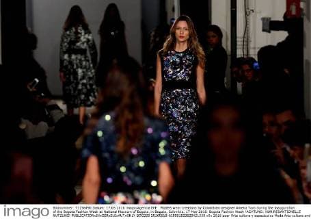 Models wear creations by Colombian designer Amelia Toro during the inauguration of the Bogota Fashion Week at National Museum of Bogota, in Bogota, Colombia, 17 May 2016. Bogota Fashion Week !ACHTUNG: NUR REDAKTIONELLE NUTZUNG!  BOG209 20160518-635991523520421558