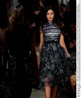 Models wear creations by Colombian designer Amelia Toro during the inauguration of the Bogota Fashion Week at National Museum of Bogota, in Bogota, Colombia, 17 May 2016. Bogota Fashion Week !ACHTUNG: NUR REDAKTIONELLE NUTZUNG!  BOG209 20160518-635991523529781438