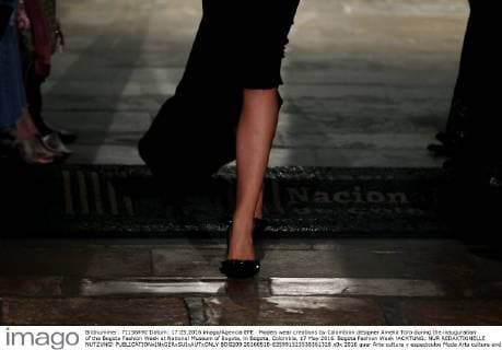 Models wear creations by Colombian designer Amelia Toro during the inauguration of the Bogota Fashion Week at National Museum of Bogota, in Bogota, Colombia, 17 May 2016. Bogota Fashion Week !ACHTUNG: NUR REDAKTIONELLE NUTZUNG!  BOG209 20160518-635991523538361328