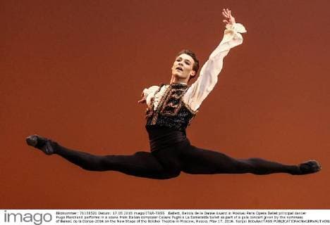 Ballett, Benois de la Danse Award in Moskau Paris Opera Ballet principal dancer Hugo Marchand performs in a scene from Italian composer Cesare Pugni s La Esmeralda ballet as part of a gala concert given by the nominees of Benois de la Danse-2016 on the New Stage of the Bolshoi Theatre in Moscow, Russia, May 17, 2016. Sergei Bobylev TASS  TS02379E