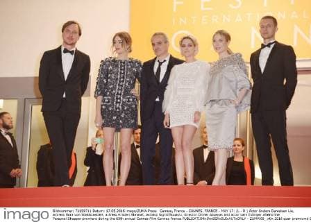 Cannes, France - CANNES, FRANCE - MAY 17: (L - R ) Actor Anders Danielsen Lie, actress Nora von Waldstaetten, actress Kristen Stewart, actress Sigrid Bouaziz, director Olivier Assayas and actor Lars Eidinger attend the Personal Shopper premiere during the 69th annual Cannes Film Cannes France - ZUMAi09_