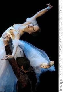 Rome Opera House principal ballet dancers Rebecca Bianchi (L) and Claudio Cocino perform the pas de deux dance from French composer Adolphe Adam s Giselle ballet as part of a gala concert given by the nominees of Benois de la Danse-2016 on the New Stage of the Bolshoi Theatre in Moscow, Russia, May 17, 2016. Sergei Bobylev TASS  TS0237F4