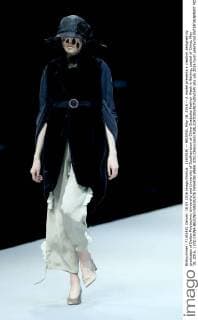 (160518) -- BEIJING, May 18, 2016 -- A model presents a creation designed by graduates of Dalian Polytechnic University and University of Southampton at China Graduate Fashion Week in Beijing, capital of China, May 18, 2016. ) (lfj) CHINA-BEIJING-GRADUATE FASHION WEEK (CN) ChenxJianli 