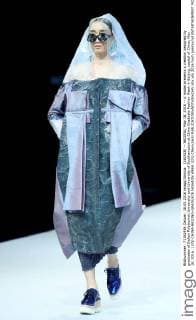 (160518) -- BEIJING, May 18, 2016 -- A model presents a creation designed by graduates of Dalian Polytechnic University and University of Southampton at China Graduate Fashion Week in Beijing, capital of China, May 18, 2016. ) (lfj) CHINA-BEIJING-GRADUATE FASHION WEEK (CN) ChenxJianli 