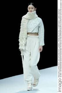 (160518) -- BEIJING, May 18, 2016 -- A model presents a creation designed by graduates of Dalian Polytechnic University and University of Southampton at China Graduate Fashion Week in Beijing, capital of China, May 18, 2016. ) (lfj) CHINA-BEIJING-GRADUATE FASHION WEEK (CN) ChenxJianli 