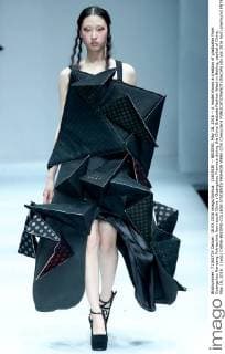 (160518) -- BEIJING, May 18, 2016 -- A model shows a creation of graduates from Guangzhou Nanyang Polytechnic from south China s Guangzhou Province during the China Graduate Fashion Week in Beijing, capital of China, May 18, 2016. ) (wjq) CHINA-BEIJING-COLLEGE STUDENTS FASHION WEEK (CN) ChenxJianli 