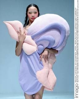 (160518) -- BEIJING, May 18, 2016 -- A model shows a creation of graduates from Guangzhou Nanyang Polytechnic from south China s Guangzhou Province during the China Graduate Fashion Week in Beijing, capital of China, May 18, 2016. ) (wjq) CHINA-BEIJING-COLLEGE STUDENTS FASHION WEEK (CN) ChenxJianli 