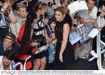 207818 Clément Prioli Starface 2016-05-18 Cannes France 69ème Festival International du Film de Cannes. Montée des marches du film La Fille Inconnue vue depuis la Terrasse CinéFondation. 69th International Cannes Film Festival . Red Carpet of La Fille Inconue movie, View from the CineFondation Terrass Gayet, Julie  Copyright: xClémentxPriolix STAR_207818_005