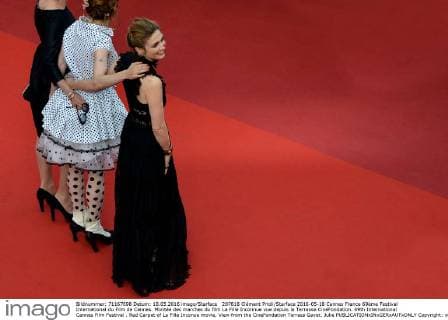 207818 Clément Prioli Starface 2016-05-18 Cannes France 69ème Festival International du Film de Cannes. Montée des marches du film La Fille Inconnue vue depuis la Terrasse CinéFondation. 69th International Cannes Film Festival . Red Carpet of La Fille Inconue movie, View from the CineFondation Terrass Gayet, Julie  Copyright: xClémentxPriolix STAR_207818_007
