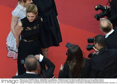 207818 Clément Prioli Starface 2016-05-18 Cannes France 69ème Festival International du Film de Cannes. Montée des marches du film La Fille Inconnue vue depuis la Terrasse CinéFondation. 69th International Cannes Film Festival . Red Carpet of La Fille Inconue movie, View from the CineFondation Terrass Gayet, Julie  Copyright: xClémentxPriolix STAR_207818_010