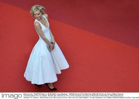 207818 Clément Prioli Starface 2016-05-18 Cannes France 69ème Festival International du Film de Cannes. Montée des marches du film La Fille Inconnue vue depuis la Terrasse CinéFondation. 69th International Cannes Film Festival . Red Carpet of La Fille Inconue movie, View from the CineFondation Terrass Herzigova, Eva  Copyright: xClémentxPriolix STAR_207818_032