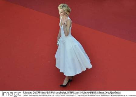 207818 Clément Prioli Starface 2016-05-18 Cannes France 69ème Festival International du Film de Cannes. Montée des marches du film La Fille Inconnue vue depuis la Terrasse CinéFondation. 69th International Cannes Film Festival . Red Carpet of La Fille Inconue movie, View from the CineFondation Terrass Herzigova, Eva  Copyright: xClémentxPriolix STAR_207818_034