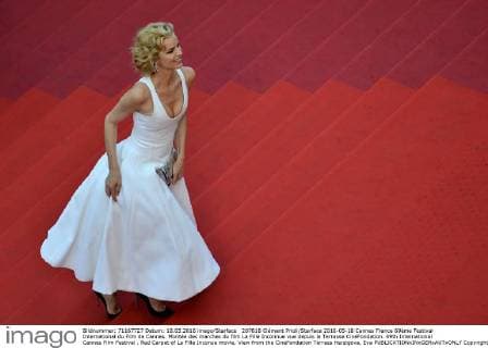 207818 Clément Prioli Starface 2016-05-18 Cannes France 69ème Festival International du Film de Cannes. Montée des marches du film La Fille Inconnue vue depuis la Terrasse CinéFondation. 69th International Cannes Film Festival . Red Carpet of La Fille Inconue movie, View from the CineFondation Terrass Herzigova, Eva  Copyright: xClémentxPriolix STAR_207818_036