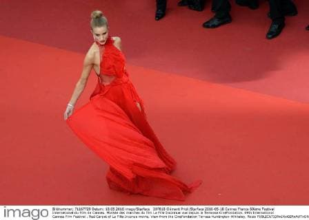 207818 Clément Prioli Starface 2016-05-18 Cannes France 69ème Festival International du Film de Cannes. Montée des marches du film La Fille Inconnue vue depuis la Terrasse CinéFondation. 69th International Cannes Film Festival . Red Carpet of La Fille Inconue movie, View from the CineFondation Terrass Huntington-Whiteley, Rosie  Copyright: xClémentxPriolix STAR_207818_038