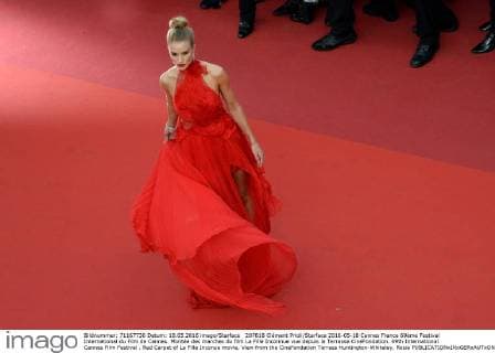 207818 Clément Prioli Starface 2016-05-18 Cannes France 69ème Festival International du Film de Cannes. Montée des marches du film La Fille Inconnue vue depuis la Terrasse CinéFondation. 69th International Cannes Film Festival . Red Carpet of La Fille Inconue movie, View from the CineFondation Terrass Huntington-Whiteley, Rosie  Copyright: xClémentxPriolix STAR_207818_039