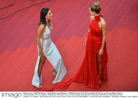 207818 Clément Prioli Starface 2016-05-18 Cannes France 69ème Festival International du Film de Cannes. Montée des marches du film La Fille Inconnue vue depuis la Terrasse CinéFondation. 69th International Cannes Film Festival . Red Carpet of La Fille Inconue movie, View from the CineFondation Terrass Ambrosio, Alessandra; Huntington-Whiteley, Rosie  Copyright: xClémentxPriolix STAR_207818_044