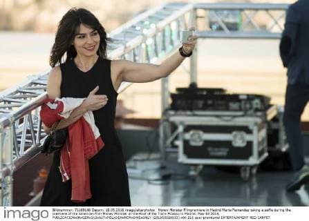 Money Monster Filmpremiere in Madrid Marta Fernandez taking a selfie during the premiere of the American Film Money Monster at the Roof of the Torre Picasso in Madrid. May 18 2016.  (201605018033)
