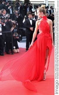 69. Festival de Cannes - La Fille Inconnue Premiere Rosie Huntington-Whiteley arrives on the red carpet before the screening of the film La Fille Inconnue (The Unknown Girl) at the 69th annual Cannes International Film Festival in Cannes, France on May 18, 2016.  CAN20160518832 DAVIDxSILPA