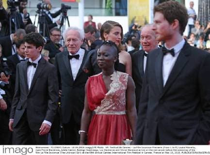 69. Festival de Cannes - La Fille Inconnue Premiere (From L to R) Louka Minnella, Jean-Pierre Dardenne, Adele Haenel, Nadege Ouedraogo, Luc Dardenne and Olivier Bonnaud arrive on the red carpet before the screening of the film La Fille Inconnue (The Unknown Girl) at the 69th annual Cannes International Film Festival in Cannes, France on May 18, 2016.  CAN20160518860 DAVIDxSILPA