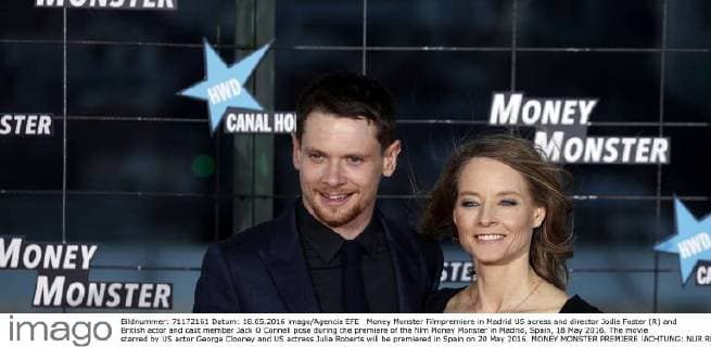 Money Monster Filmpremiere in Madrid US acress and director Jodie Foster (R) and British actor and cast member Jack O Connell pose during the premiere of the film Money Monster in Madrid, Spain, 18 May 2016. The movie starred by US actor George Clooney and US actress Julia Roberts will be premiered in Spain on 20 May 2016. MONEY MONSTER PREMIERE !ACHTUNG: NUR REDAKTIONELLE NUTZUNG!  20160519-635992486070596466