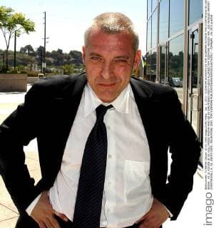 Jan. 1, 2011 - K32082MR SD 08 07 03.TOM SIZEMORE OUTSIDE THE COURTHOUSE IN LUNCH BREAK. .HE IS ACUSED BY EX HOLLYWOOD MADAM AND HIS EX GIRLFRIEND HEIDI FLEISS ALLEGED,TOM SIZEMORE ABUSED HER..LOS ANGELES AIRPORT COURTHOUSE,L.A. CA..(08 07 2003). MILAN RYBA 2003. TOM SIZEMORE - ZUMAg49_