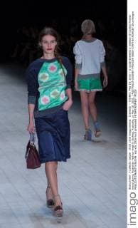 (160520) -- SYDNEY, May 19, 2016 -- A model presents a creation of Cynthia Rowley brand during Australian Fashion week in Sydney, Australia, on May 19, 2016. ) AUSTRALIA-SYDNEY-FASHION WEEK-CYNTHIA ROWLEY ZhuxHongye 