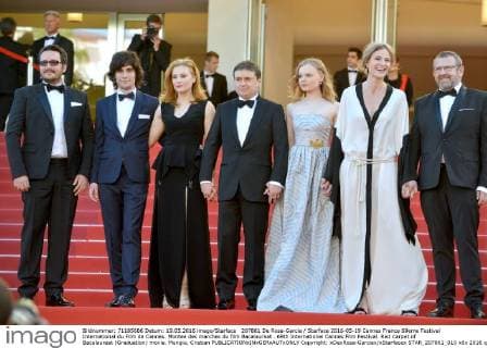 207861 De Rosa-Garcia Starface 2016-05-19 Cannes France 69eme Festival International du Film de Cannes. Montee des marches du film Bacalaureat . 69th International Cannes Film Festival. Red Carpet of Bacalaureat (Graduation) movie. Mungiu, Cristian  Copyright: xDexRosa-Garciax xStarfacex STAR_207861_010