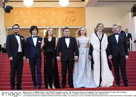 69. Festival de Cannes: Graduation Filmpremiere Cristian Mungiu, Maria Dragus, Malina Manovici, Adrian Titieni, Rares Andrici CINEMA : 69. Festival in Cannes - Photo Call - Bacalaureat - 19 05 2016 LoicThebaud Panoramic 