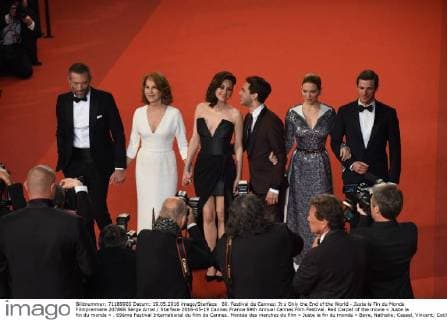 69. Festival de Cannes: It s Only the End of the World - Juste la Fin du Monde Filmpremiere 207868 Serge Arnal Starface 2016-05-19 Cannes France 69th Annual Cannes Film Festival. Red Carpet of the movie « Juste la fin du monde » . 69ème Festival International du film de Cannes. Montée des marches du film « Juste la fin du monde » Baye, Nathalie; Cassel, Vincent; Cotillard, Marion; Ulliel, Gaspard; Seydoux, Léa; Dolan, Xavier  Copyright: xSergexArnalx xStarfacex STAR_207868_040