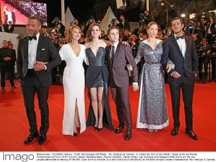 69. Festival de Cannes: It s Only the End of the World - Juste la Fin du Monde Filmpremiere (From L to R) Vincent Cassel, Nathalie Baye, Marion Cotillard, Xavier Dolan, Lea Seydoux and Gaspard Ulliel arrive on the red carpet before the screening of the film Juste la fin du monde (It s Only the End of the World) at the 69th annual Cannes International Film Festival in Cannes, France on May 19, 2016.  CAN20160519828 DAVIDxSILPA