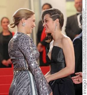 69. Festival de Cannes: It s Only the End of the World - Juste la Fin du Monde Filmpremiere Lea Seydoux (L) and Marion Cotillard arrive on the steps of the Palais des Festival before the screening of the film Juste la fin du monde (It s Only the End of the World) at the 69th annual Cannes International Film Festival in Cannes, France on May 19, 2016.  CAN20160519815 DAVIDxSILPA