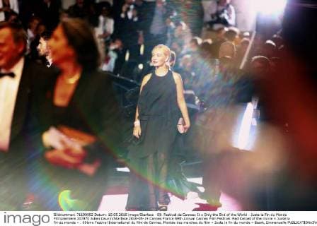 69. Festival de Cannes: It s Only the End of the World - Juste la Fin du Monde Filmpremiere 207870 Julien Cauvin Starface 2016-05-19 Cannes France 69th Annual Cannes Film Festival. Red Carpet of the movie « Juste la fin du monde » . 69ème Festival International du film de Cannes. Montée des marches du film « Juste la fin du monde » Beart, Emmanuelle  Copyright: xJulienxCauvinx STAR_207870_010
