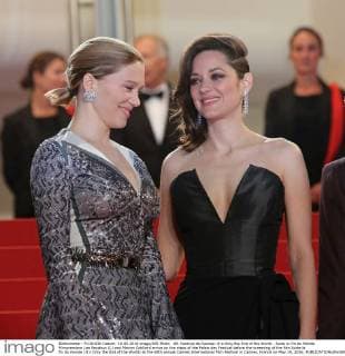 69. Festival de Cannes: It s Only the End of the World - Juste la Fin du Monde Filmpremiere Lea Seydoux (L) and Marion Cotillard arrive on the steps of the Palais des Festival before the screening of the film Juste la fin du monde (It s Only the End of the World) at the 69th annual Cannes International Film Festival in Cannes, France on May 19, 2016.  CAN20160519822 DAVIDxSILPA